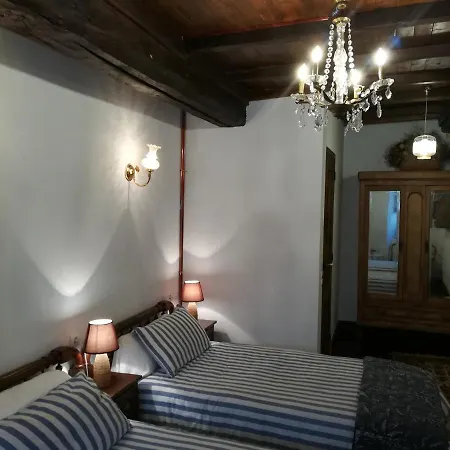 3 Negrillas Kır Evi Toral de Merayo